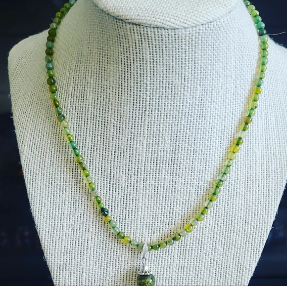 Green agate necklace - Picture 2 of 5